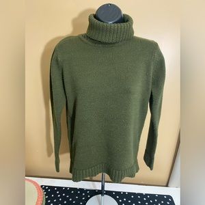 Victoria Jones Green Turtleneck Sweater. Size Women’s Small